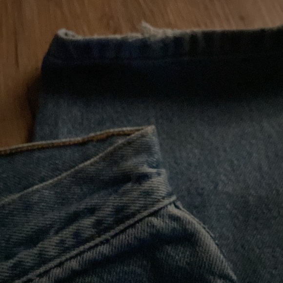 Vintage Tommy Hilfiger Jeans. Size 33/34 Pre-owned. No holes or tears anywhere. - Picture 10 of 11